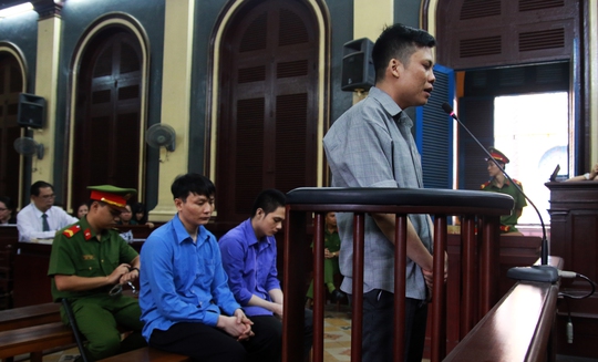 Vụ cựu công an gọi côn đồ xử chủ nợ: 3 án chung thân - Ảnh 2. Vụ cựu công an gọi côn đồ xử chủ nợ: 3 án chung thân - Ảnh 2.