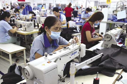 Giảm lương hưu của lao động nữ: Mong Quốc hội hãy lắng nghe! - Ảnh 2.