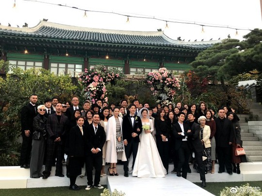Song Hye Kyo và Song Joong Ki khoe ảnh cưới - Ảnh 8.