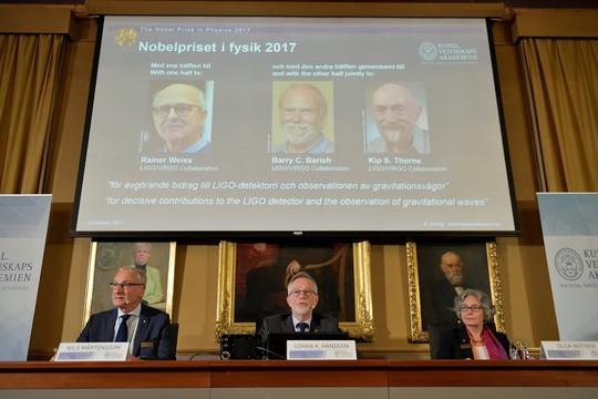 Nobel Vật lý 2017 tôn vinh khám phá đầu tiên về sóng hấp dẫn - Ảnh 2.