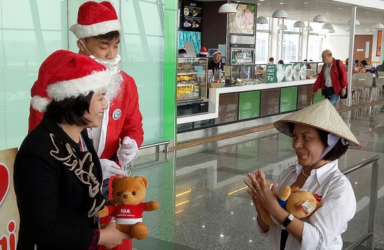 Ngạc nhiên với không khí Giáng sinh ở sân bay Nội Bài - Ảnh 8. Ngạc nhiên với không khí Giáng sinh ở sân bay Nội Bài - Ảnh 8.