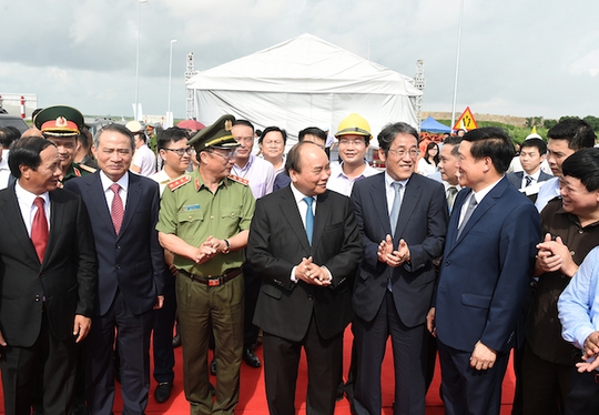 Thủ tướng cắt băng khánh thành cầu vượt biển dài nhất Đông Nam Á - Ảnh 2.