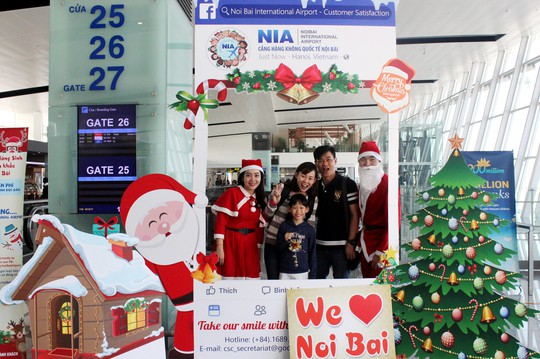 Ngạc nhiên với không khí Giáng sinh ở sân bay Nội Bài - Ảnh 1. Ngạc nhiên với không khí Giáng sinh ở sân bay Nội Bài - Ảnh 1.