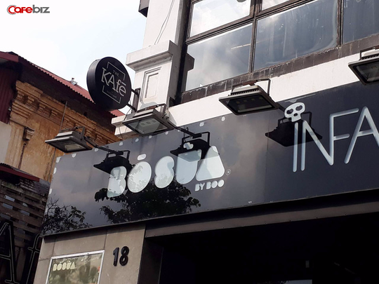 
Tại Hà Nội, the Kafe đã đóng cửa địa điểm 18, Điện Biên Phủ (một trong những địa điểm đầu tiên của chuỗi). Mặc dù biển hiệu vẫn chưa bị dỡ nhưng vị trí này đã thuộc về một thương hiệu quần áo khác. Ảnh: Hồng Nhung.
