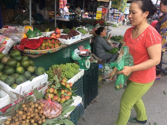 Vải đầu mùa gần 100.000 đồng/kg, đắt gấp 7 lần giá gốc - Ảnh 1.