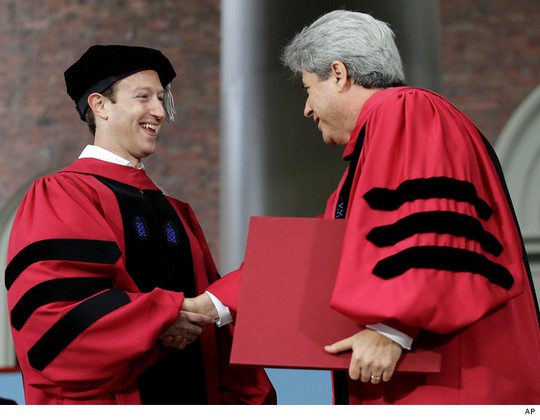 Ông chủ Facebook nhận bằng Harvard sau 12 năm bỏ học - Ảnh 2.