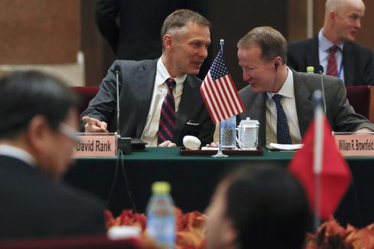 Nhà ngoại giao cấp cao nhất của Mỹ tại Trung Quốc bất ngờ từ chức - Ảnh 1.