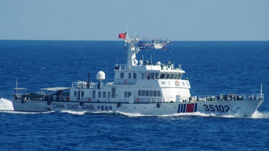 Tàu Trung Quốc lần đầu áp sát đảo cấm của Nhật Bản - Ảnh 1.