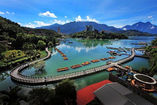 Du khách Việt tiểu bậy xuống hồ nổi tiếng Đài Loan - Ảnh 4.