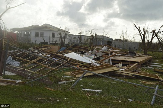 Đảo Barbuda sạch bóng người sau siêu bão Irma - Ảnh 2.