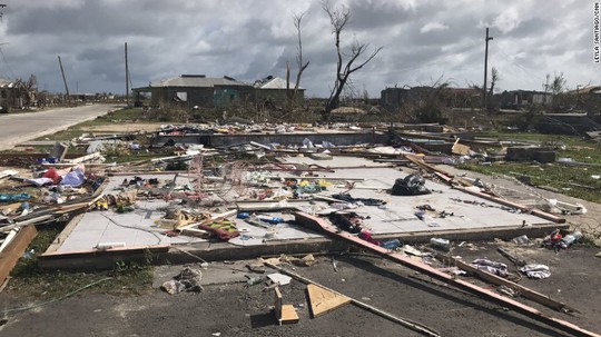 Đảo Barbuda sạch bóng người sau siêu bão Irma - Ảnh 3.