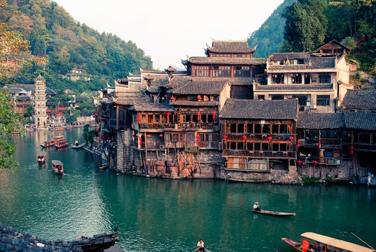 10 cổ trấn đẹp như trong phim ở Trung Quốc - Ảnh 2.