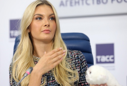 Hoa hậu, Á hậu Nga cảm kích Tổng thống Putin - Ảnh 1.