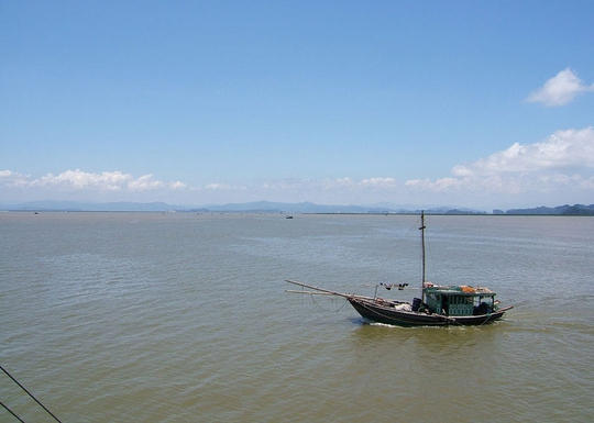 Ngắm dòng sông nổi tiếng bậc nhất trong lịch sử Việt Nam - Ảnh 1.