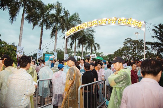 Lễ hội bia Sư Tử Trắng tại Cao Lãnh, Đồng Tháp - Ảnh 1.
