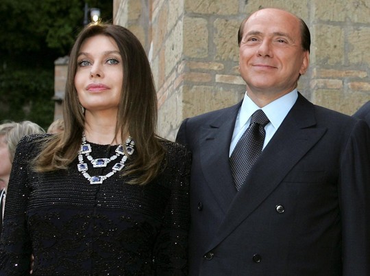 Ông Berlusconi được lấy lại 60 triệu euro tiền chu cấp vợ cũ - Ảnh 1.