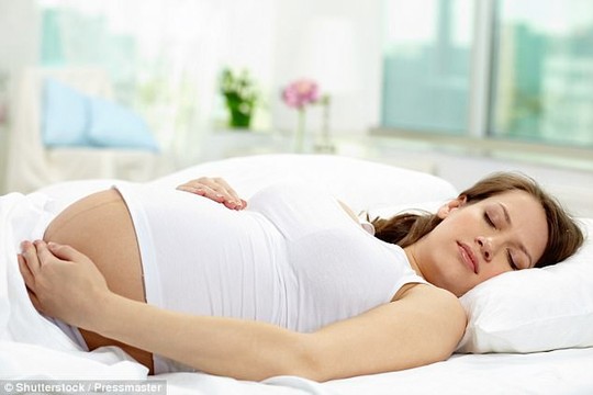 Thai phụ ngủ nằm ngửa, nhiều nguy cơ thai nhi chết non - Ảnh 1.