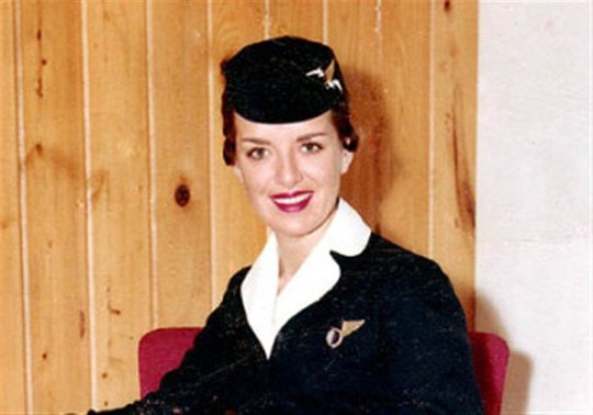 Nữ tiếp viên hàng không 81 tuổi vẫn vi vu trên bầu trời - Ảnh 5.