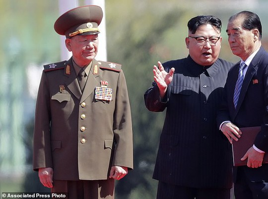 Ông Kim Jong-un lại thăm núi thiêng, Triều Tiên trảm Tướng Hwang? - Ảnh 1.