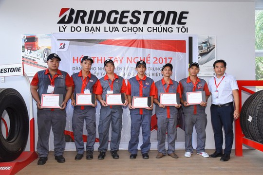 Bridgestone tổ chức Hội thi tay nghề dành cho kỹ thuật viên lốp xe tải, buýt - Ảnh 2.