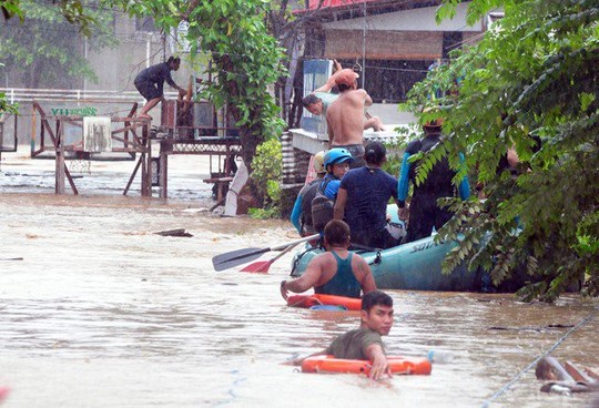 Tiến về Việt Nam, bão Tembin làm 133 người chết ở Philippines - Ảnh 3.