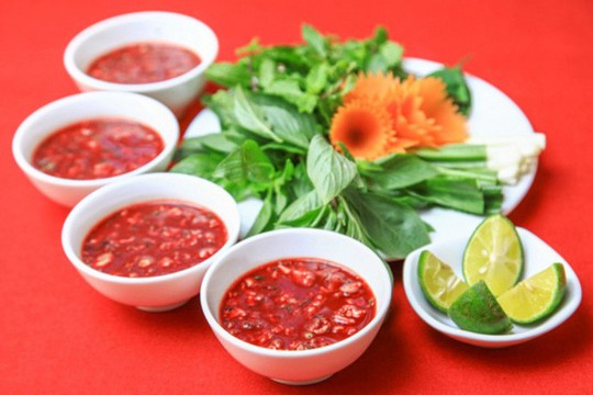 7 đặc sản Việt ngon nức tiếng nhưng càng ăn càng độc - Ảnh 1.