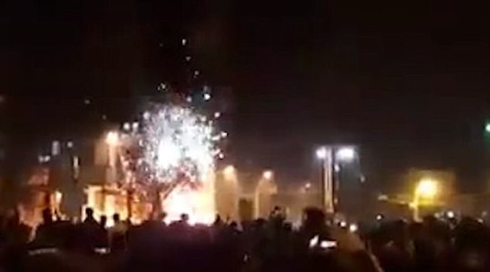 Iran: Cảnh sát bắn chết 2 người biểu tình - Ảnh 1.