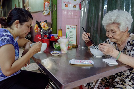 Tiệm mì 70 năm của người Hoa giữa lòng Sài Gòn - Ảnh 11.
