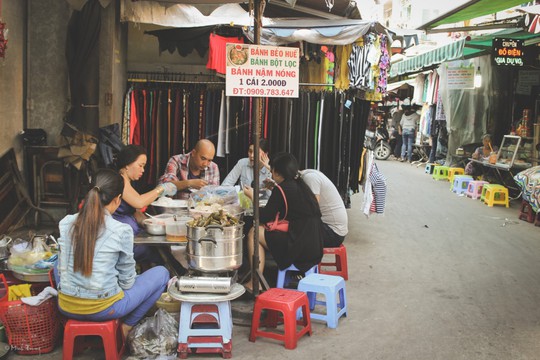 Sắc màu bình dị tại chợ hoa lớn nhất Sài Gòn - Ảnh 13.