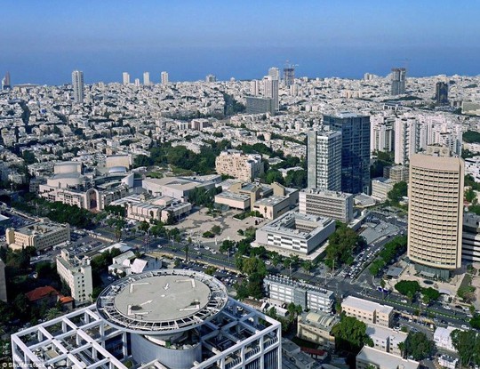 
Bãi đỗ dạng tròn ở thành phố Tel Aviv (Israel) không cho phi công nhiều không gian để phạm sai lầm trong lúc hạ cánh.
