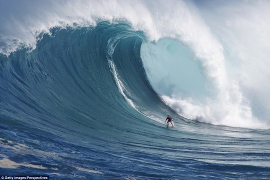 Choáng ngợp với những con sóng khổng lồ tuyệt đẹp nhưng cũng đầy hăm dọa - Ảnh 16.