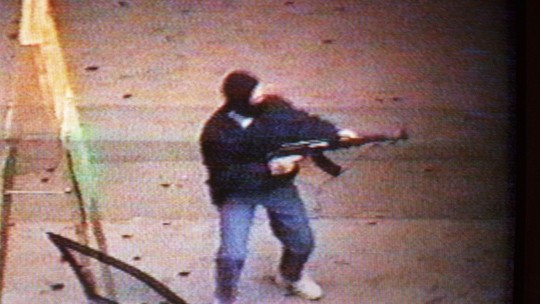 Diệp và đồng bọn cướp tiệm vàng bằng súng AK. Ảnh: SCMP