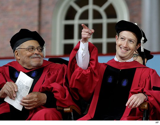 Ông chủ Facebook nhận bằng Harvard sau 12 năm bỏ học - Ảnh 3.