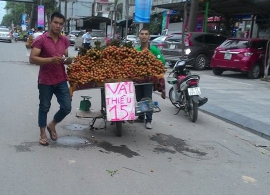 Muôn kiểu bán hàng rong: Tưởng rẻ hóa đắt - Ảnh 4.