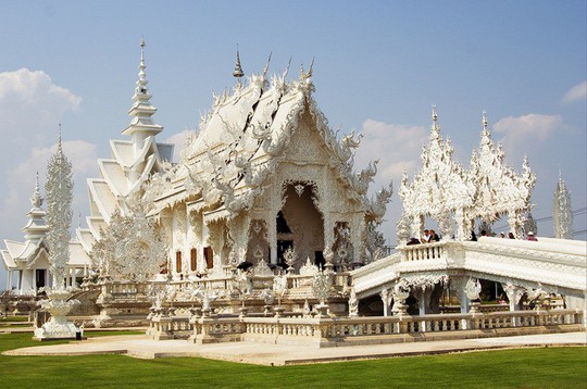 Khám phá ngôi đền trắng kỳ dị ở Thái Lan - Ảnh 5.