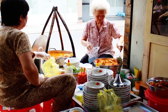 10 địa chỉ ăn vặt không quảng cáo cũng đông khách của Sài Gòn - Ảnh 9.