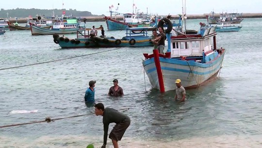 Nam Trung bộ nín thở trước bão, lũ lịch sử - Ảnh 10.