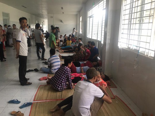 Vụ ngộ độc tập thể ở An Giang: Hơn 100 công nhân tái nhập viện - Ảnh 4. Vụ ngộ độc tập thể ở An Giang: Hơn 100 công nhân tái nhập viện - Ảnh 4.