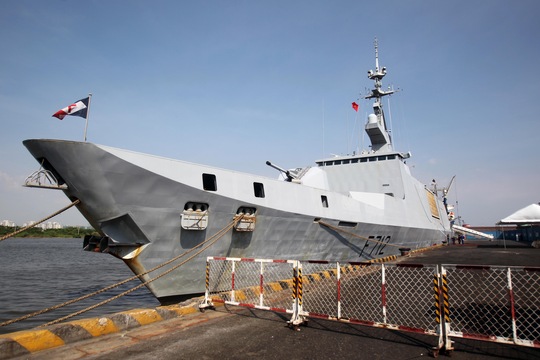 
Tàu chiến lớp La Fayette Courbet neo đậu tại Cảng Sài Gòn. Ảnh: Hoàng Triều
