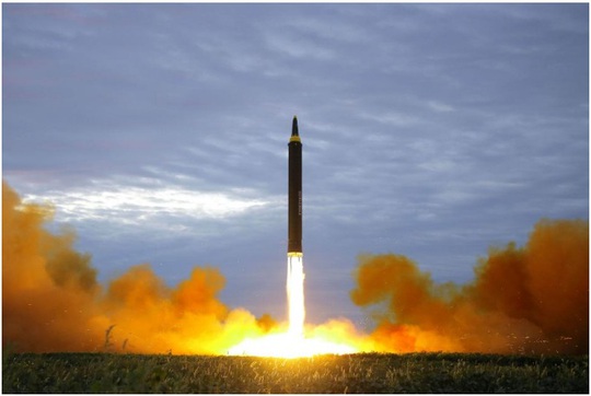 Nỗi lo tên lửa Triều Tiên bắn trúng máy bay dân dụng - Ảnh 1.