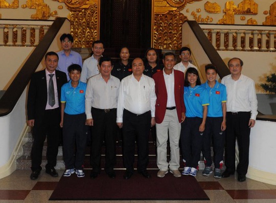 Thủ tướng khen ngợi đội tuyển bóng đá nữ - Ảnh 1.