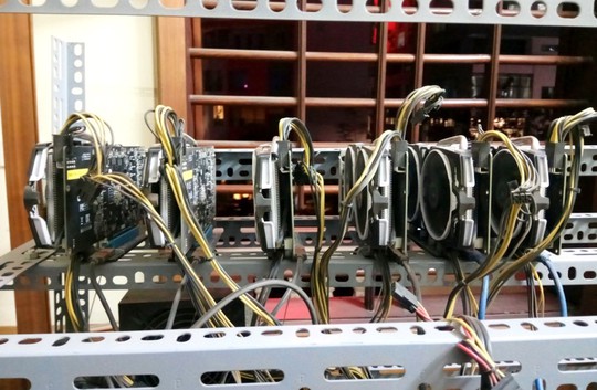 Tận mắt thấy dàn trâu đào tiền ảo Bitcoin tiền tỉ ở Hà Nội - Ảnh 8. Tận mắt thấy dàn trâu đào tiền ảo Bitcoin tiền tỉ ở Hà Nội - Ảnh 8.