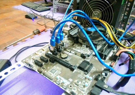 Tận mắt thấy dàn trâu đào tiền ảo Bitcoin tiền tỉ ở Hà Nội - Ảnh 9. Tận mắt thấy dàn trâu đào tiền ảo Bitcoin tiền tỉ ở Hà Nội - Ảnh 9.