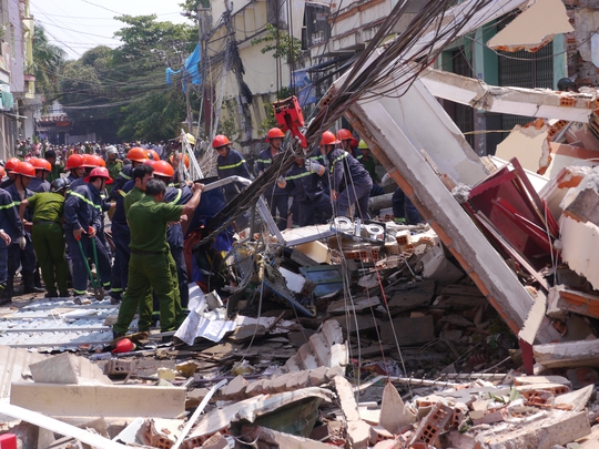 
Hiện trường vụ sập nhà 296 Trần Hưng Đạo, TP Quy Nhơn
