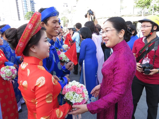 
Công nhân tham gia lễ cưới tập thể do Trung tâm Hỗ trợ Thanh niên công nhân TP HCM tổ chức
