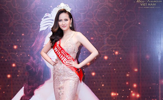Hoa hậu Khánh Ngân khẳng định không có “đại gia” chống lưng - Ảnh 2.