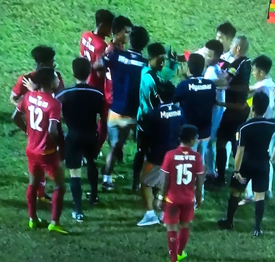 Thua ngược Myanmar 5 phút cuối, U18 Việt Nam bị loại cay đắng - Ảnh 2. Thua ngược Myanmar 5 phút cuối, U18 Việt Nam bị loại cay đắng - Ảnh 2.