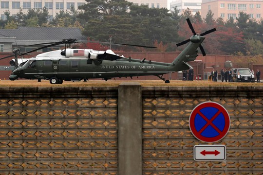 Sương mù ngăn ông Donald Trump đến khu phi quân sự liên Triều - Ảnh 2.