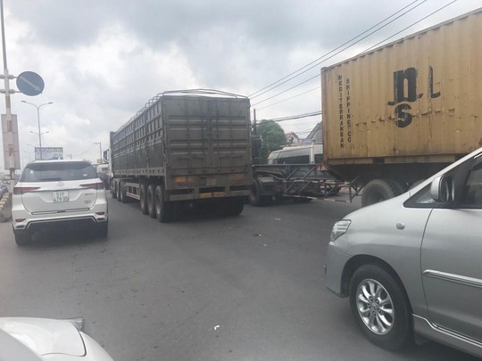 Kẹt xe nghiêm trọng trên cao tốc TP HCM Long Thành Dầu Giây
