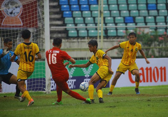 U18 của HLV Hoàng Anh Tuấn đại thắng ngày ra quân - Ảnh 2. U18 của HLV Hoàng Anh Tuấn đại thắng ngày ra quân - Ảnh 2.